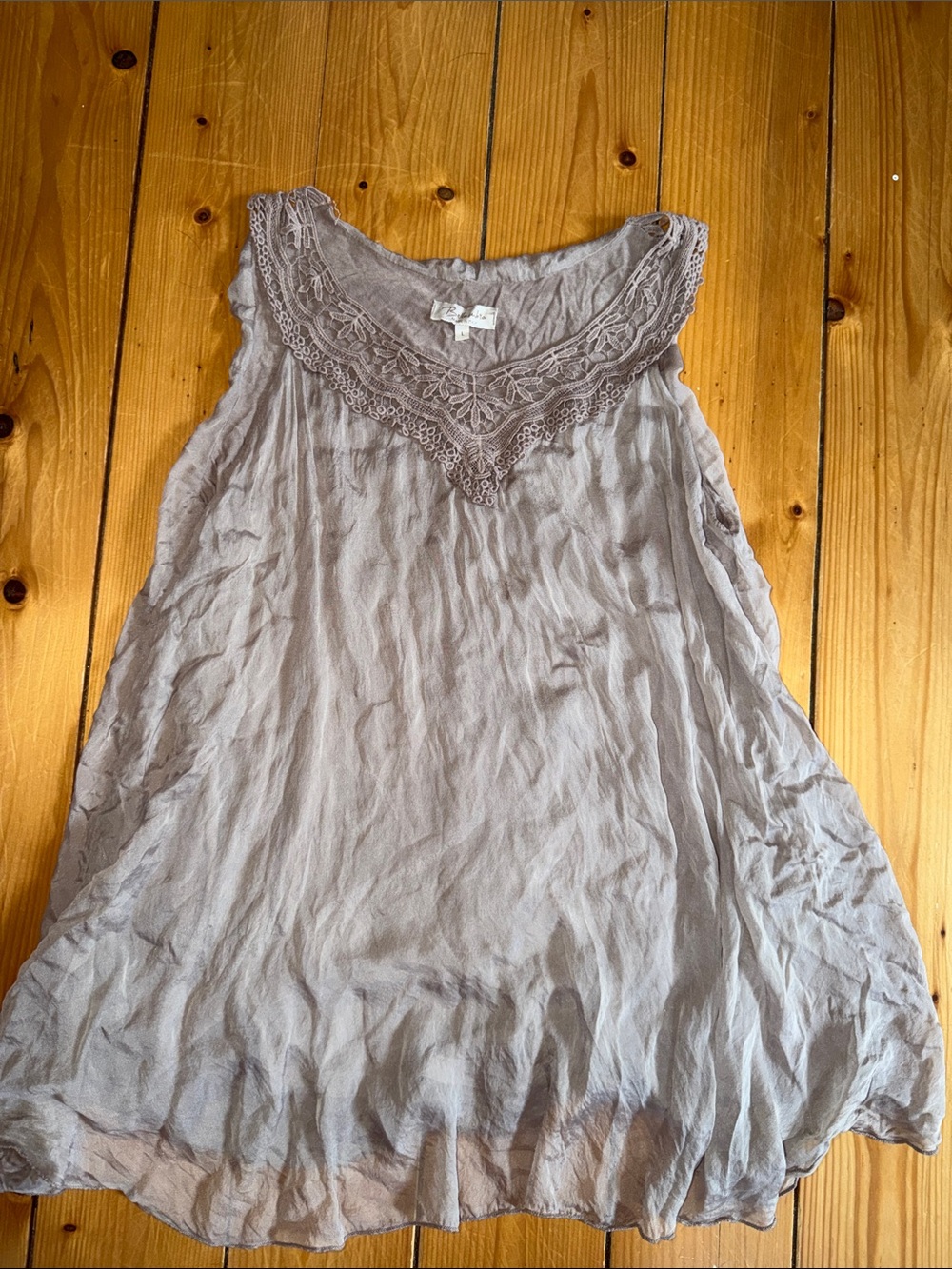 Bellmbia Made in Italy Lace-Trim Sleeveless Camisole in Light Gray size L